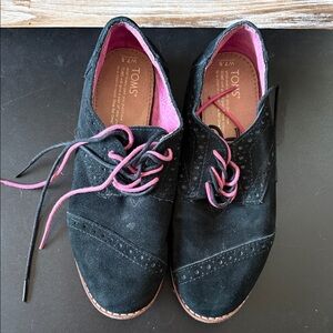 Tom's Black Suede Lace Up Women’s Oxfords Size 7.5 Casual Shoes